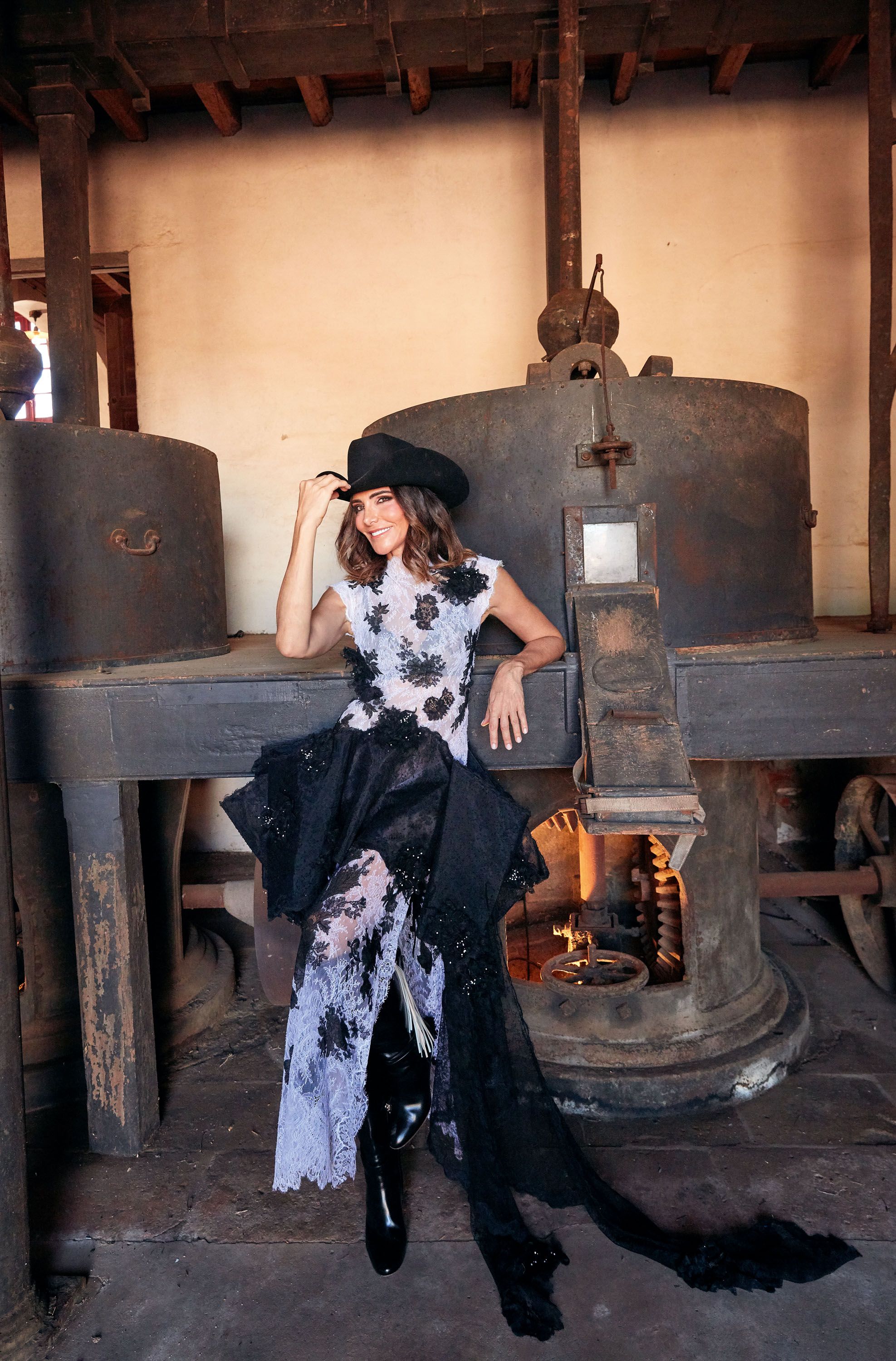 Adriana Abascal posando 