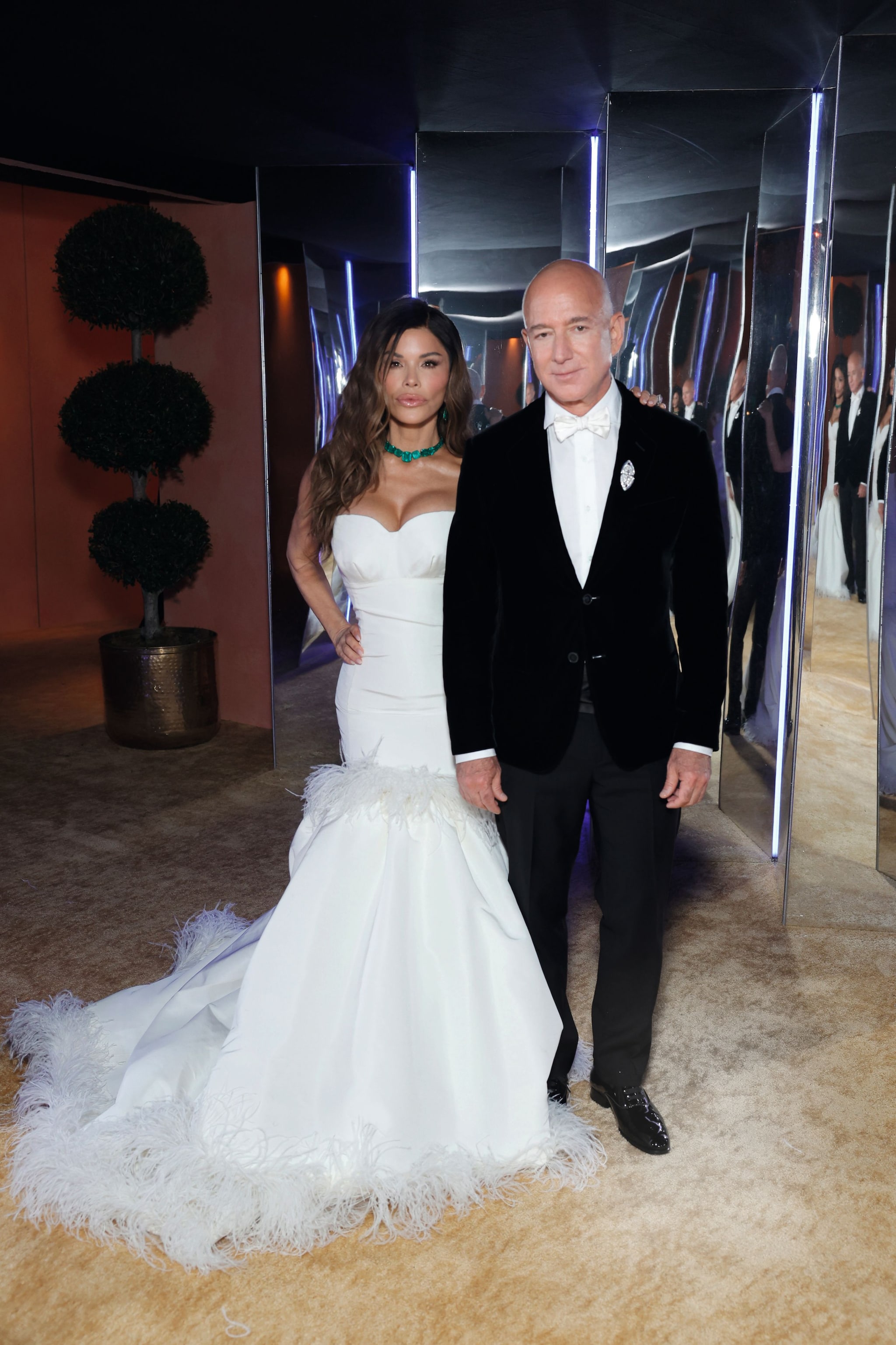 Jeff y Lauren Bezos 28 vestidos, cinco superyates, POLÉMICA y una fiesta de la espuma: Todos los detalles de la boda del año