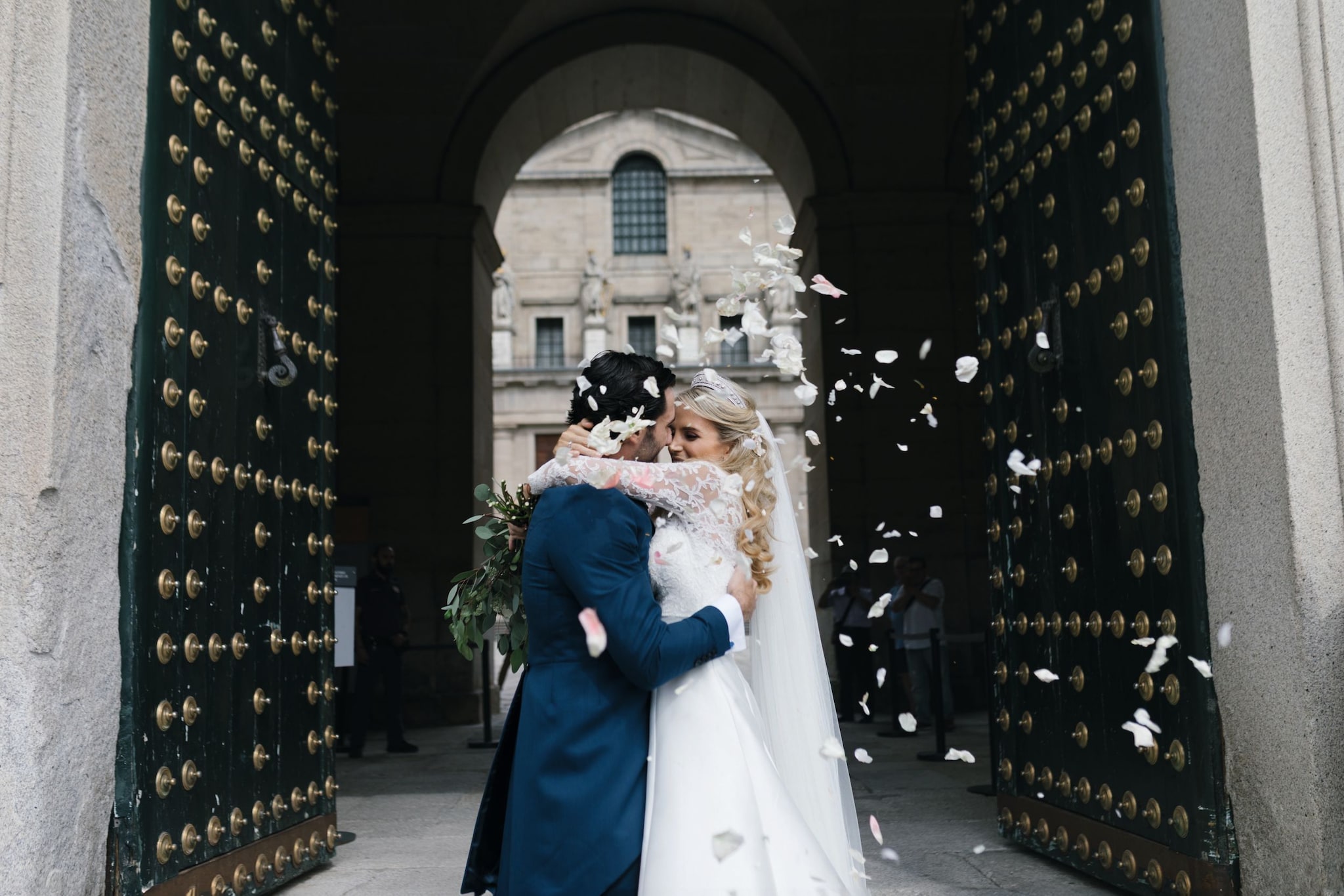 ENTRAMOS EN LA BODA DE ANGIE RIGUEIRO Y NACHO CERRILLO UNA CEREMONIA MÁGICA Y UN ESCENARIO DE PELÍCULA