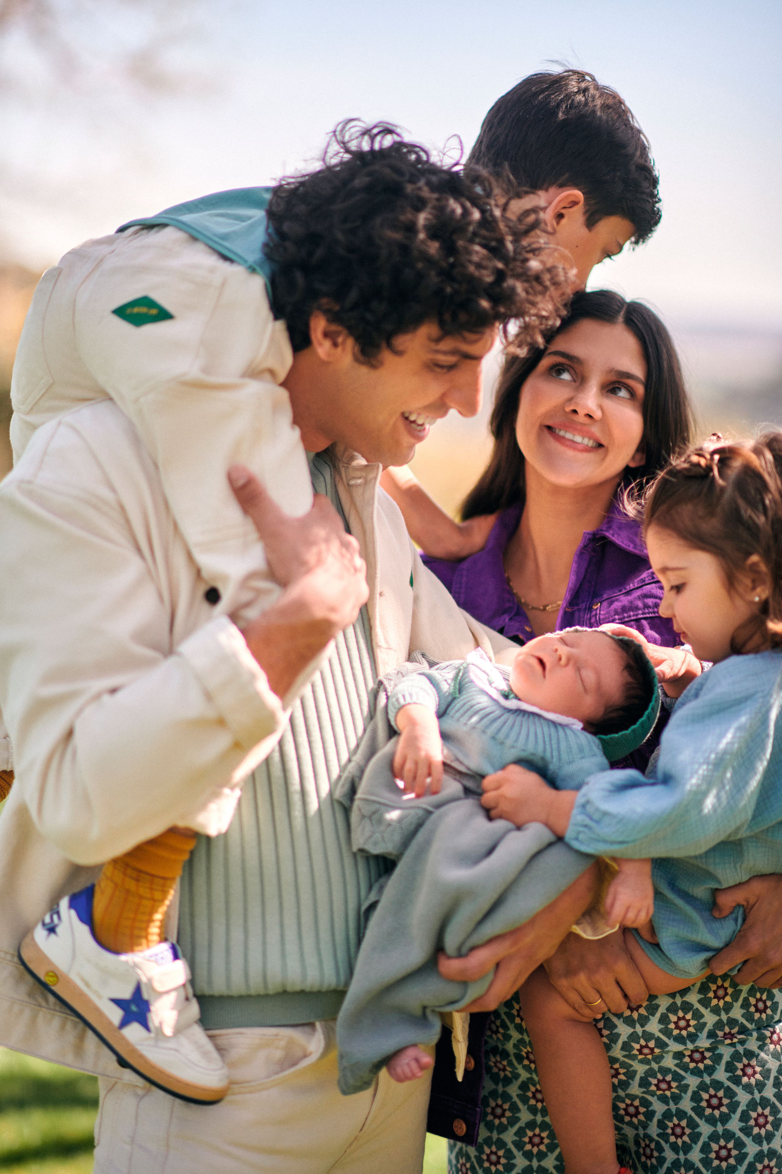 La pareja con sus hijos, tomada hace tres años, cuando se convirtieron en familia numerosa