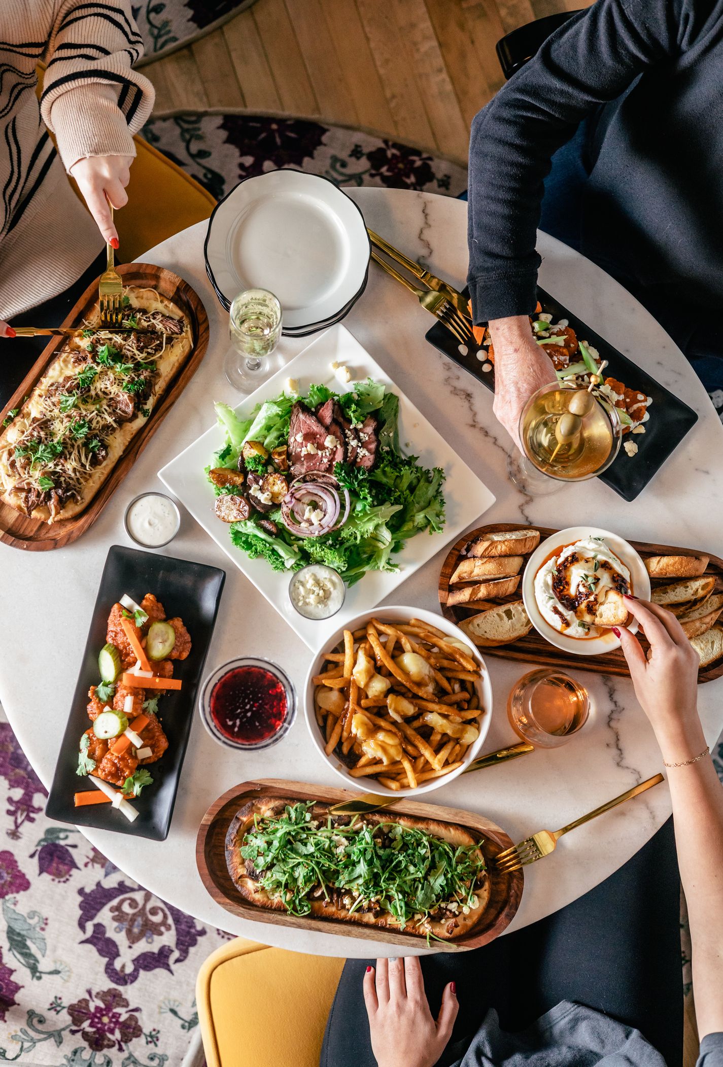 mesa con comida