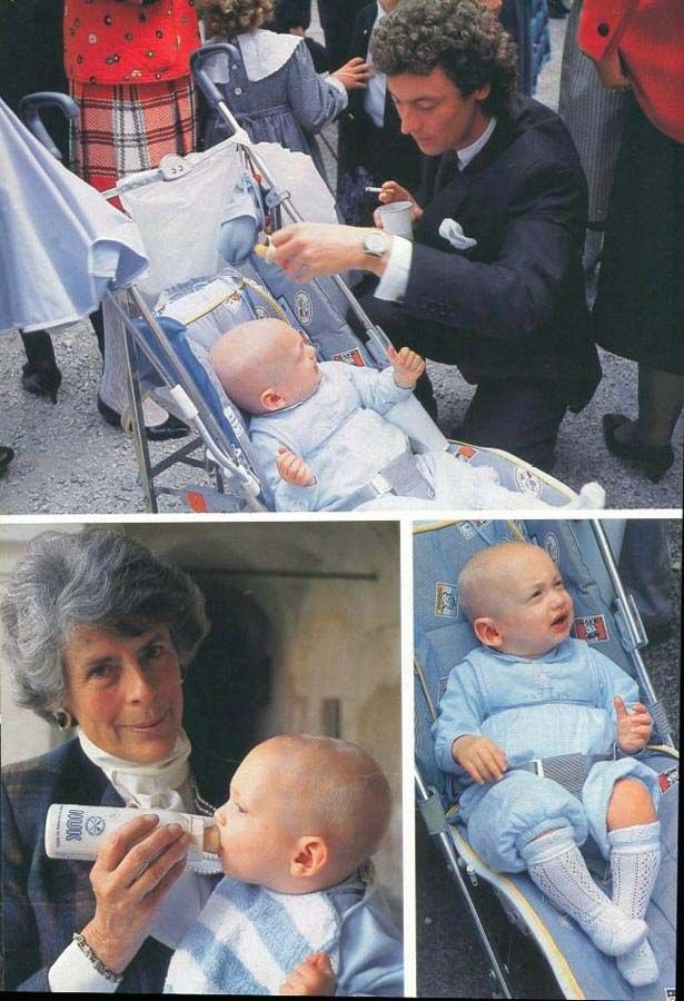 Instantáneas de Otto de bebé con sus padres y su abuela