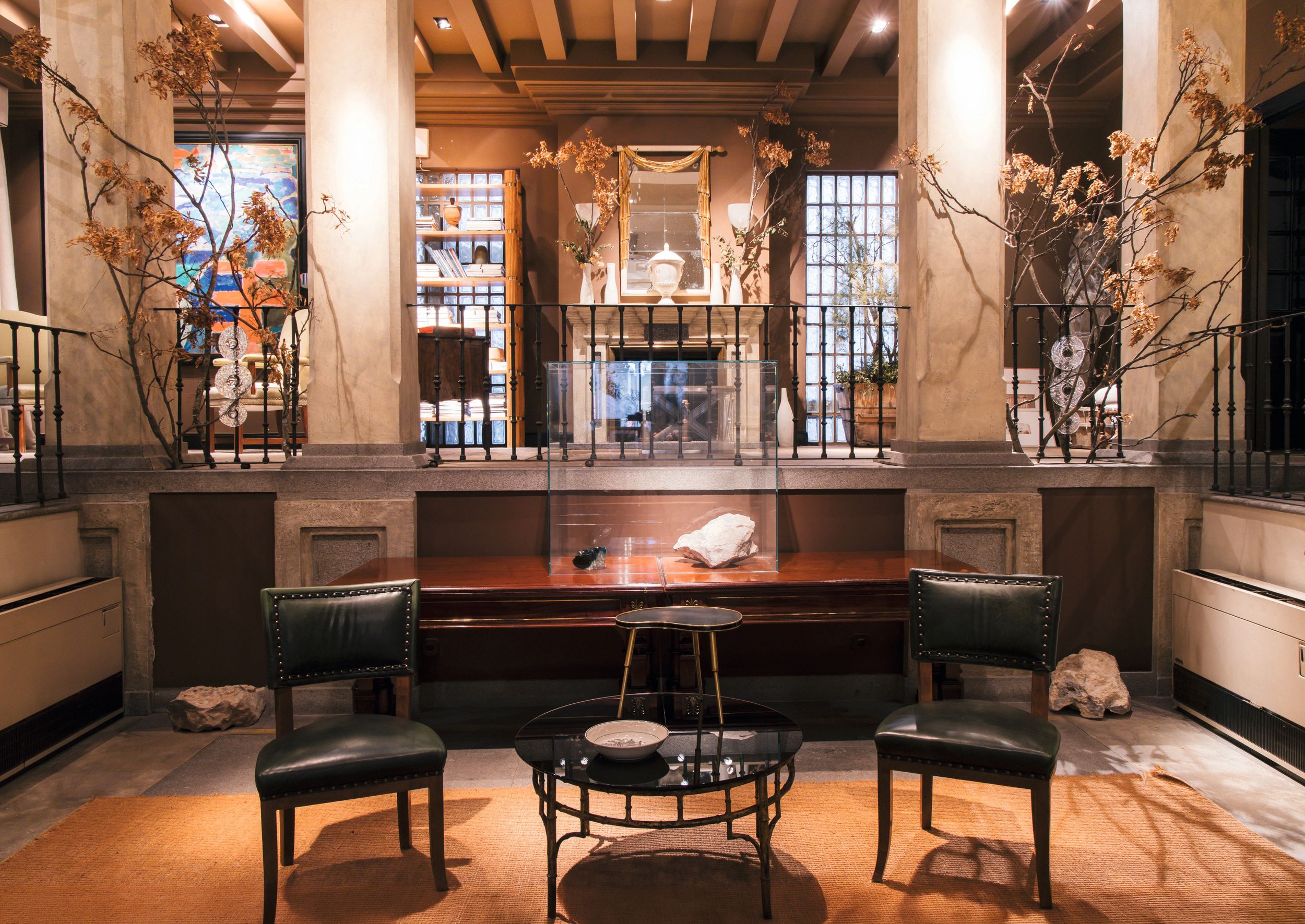 Pascua Ortega, el maestro del interiorismo español, nos abre las puertas de su impresionante palacete del siglo XIX en el Barrio de las Letras de Madrid