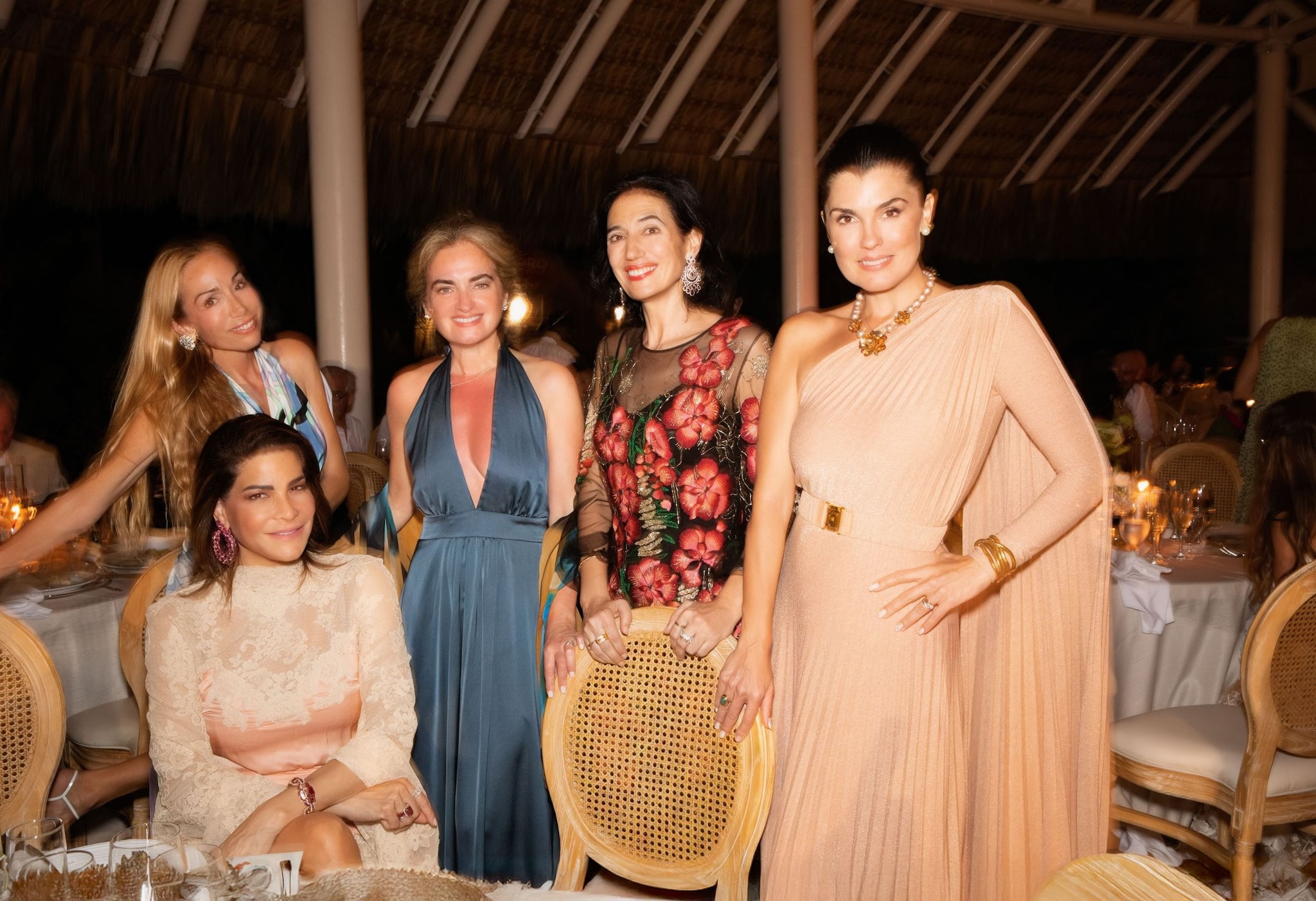 Un grupo de amigas de la pareja, entre las que se encontraban Vanesa Revuelta, Teresa de la Pisa, Ishtar Espejo y Angélica de la Riva.