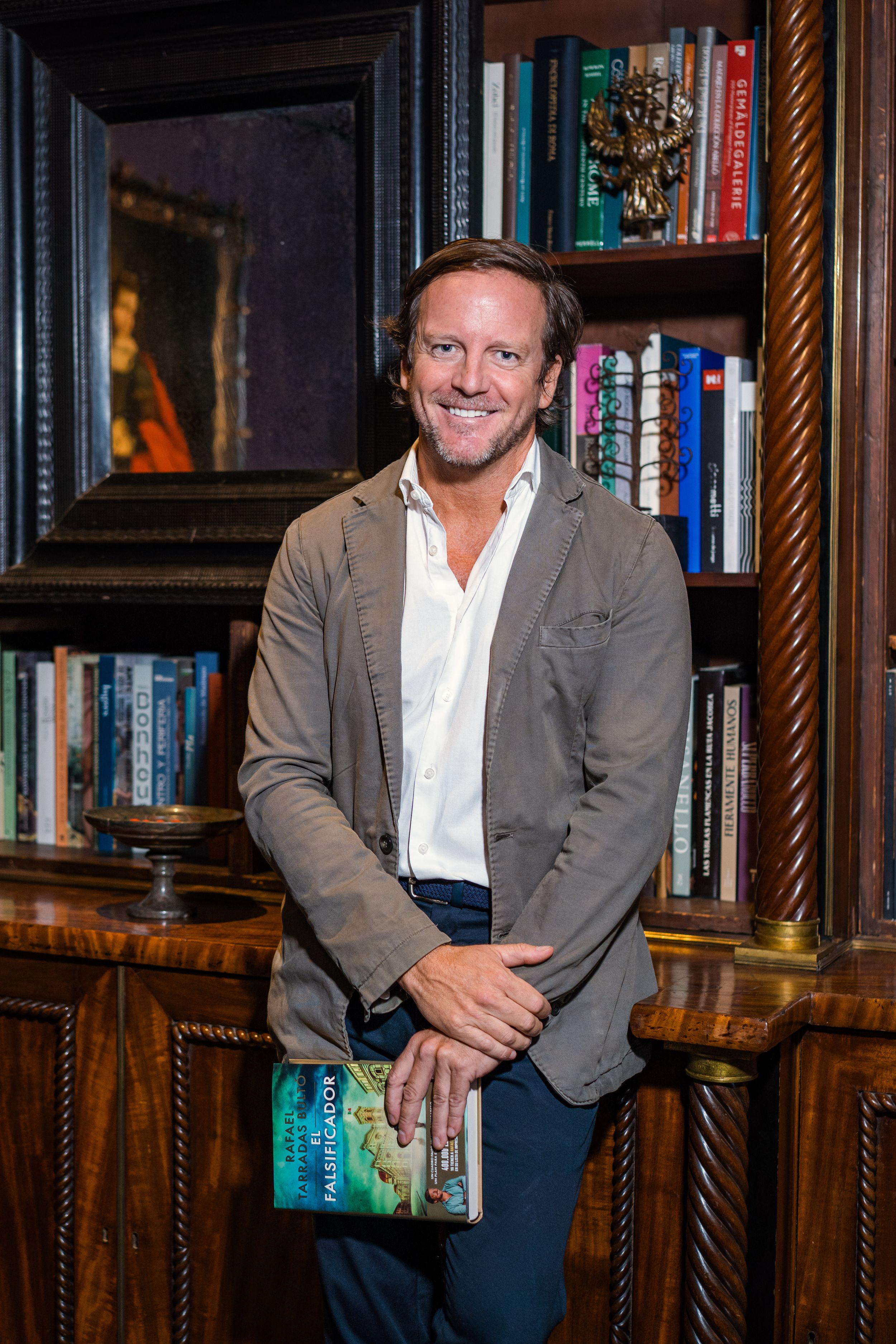 Rafa Tarradas con su libro