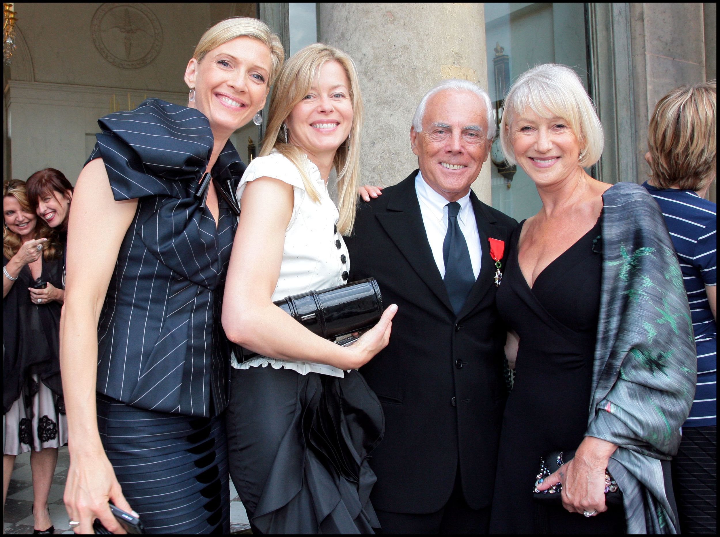 Con el diseñador, Mafalda Von Hessen y Helen Mirren en París