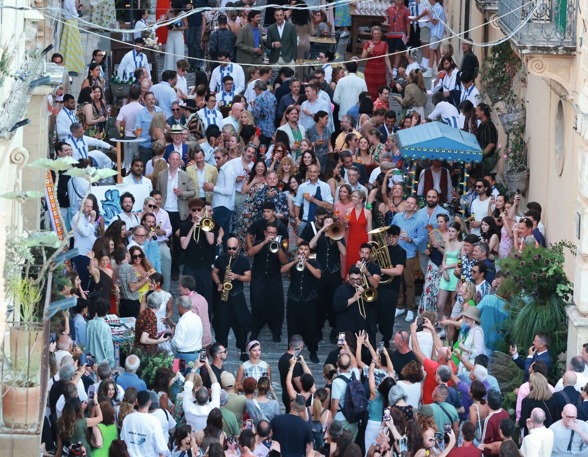 La gran boda siciliana de la hija de Sting tres días de celebración en la villa de "the white lotus"