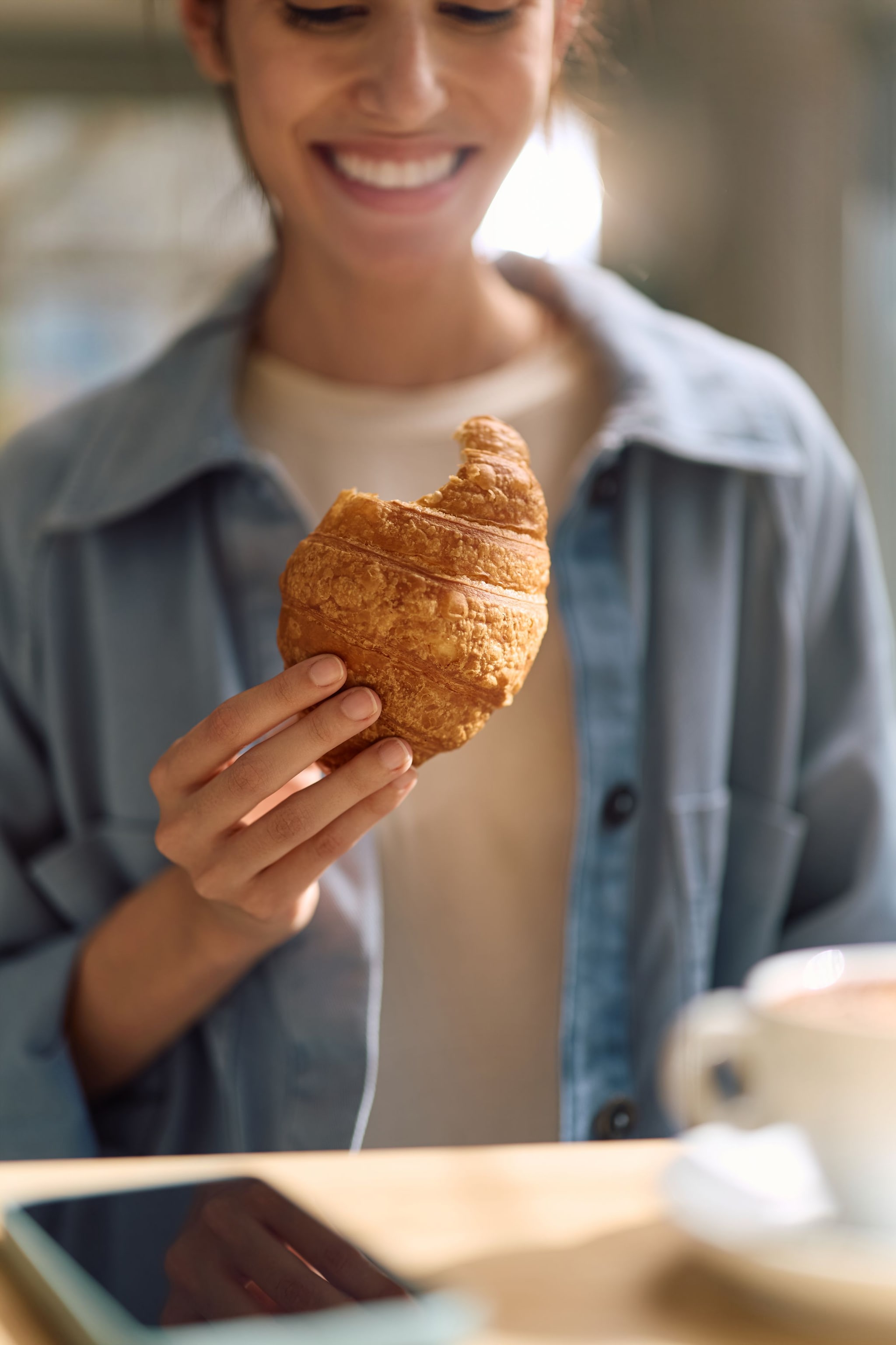 Dormir mal engorda: cómo el sueño desajusta tus hormonas del hambre a partir de los 40