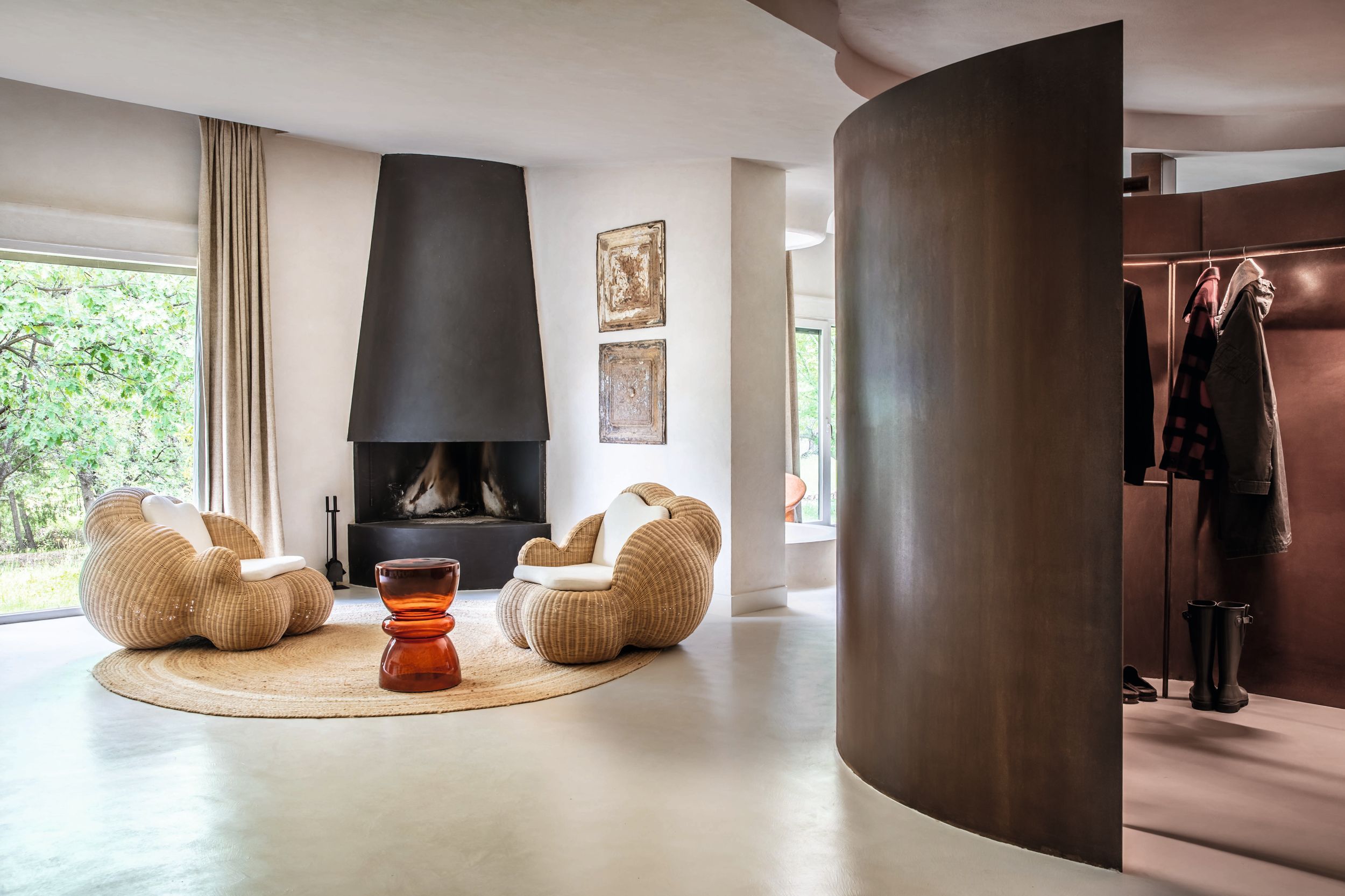 La estancia adjunta al dormitorio del matrimonio, que incluye un original vestidor circular junto a la segunda chimenea de la vivienda