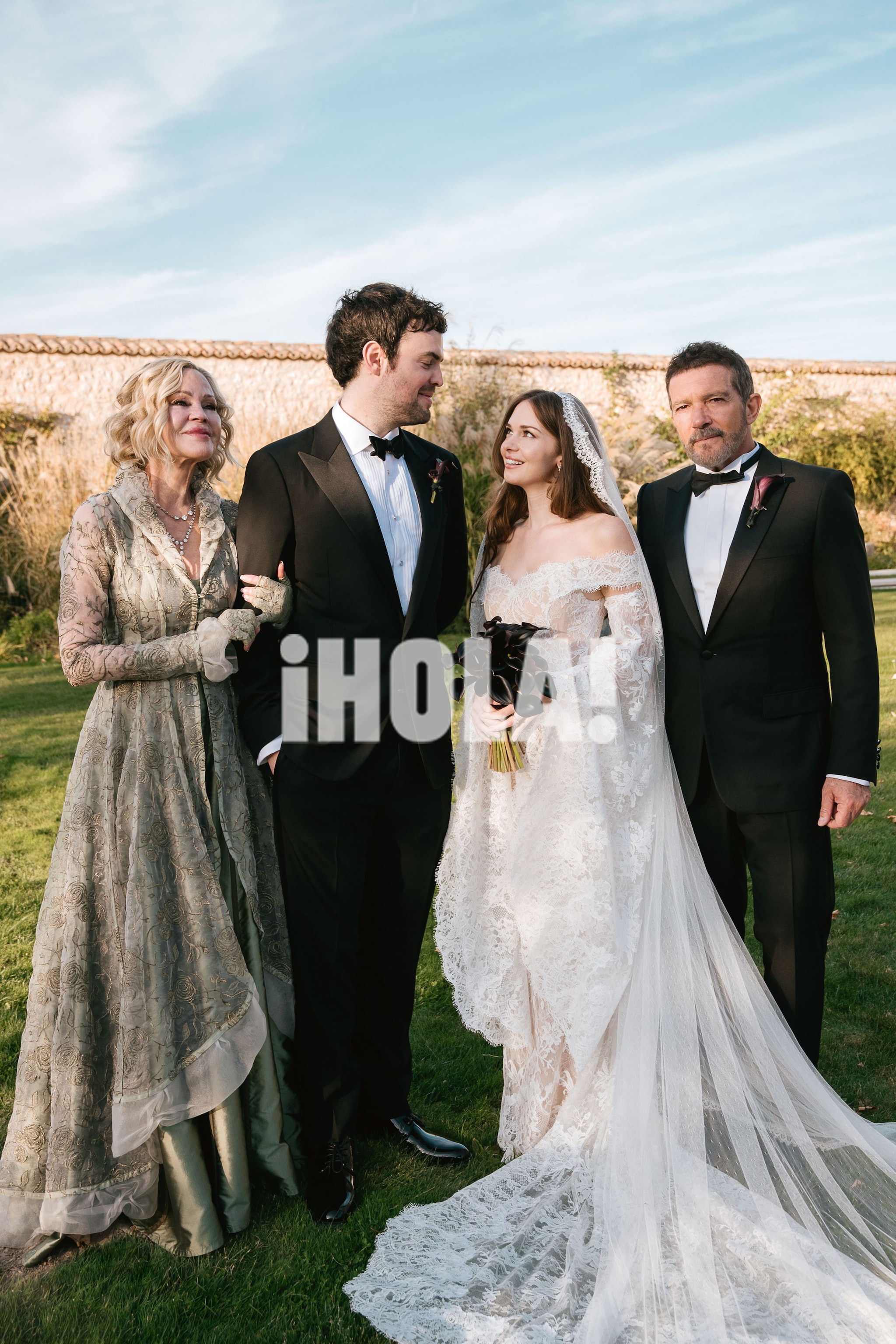 Stella Banderas con sus padres