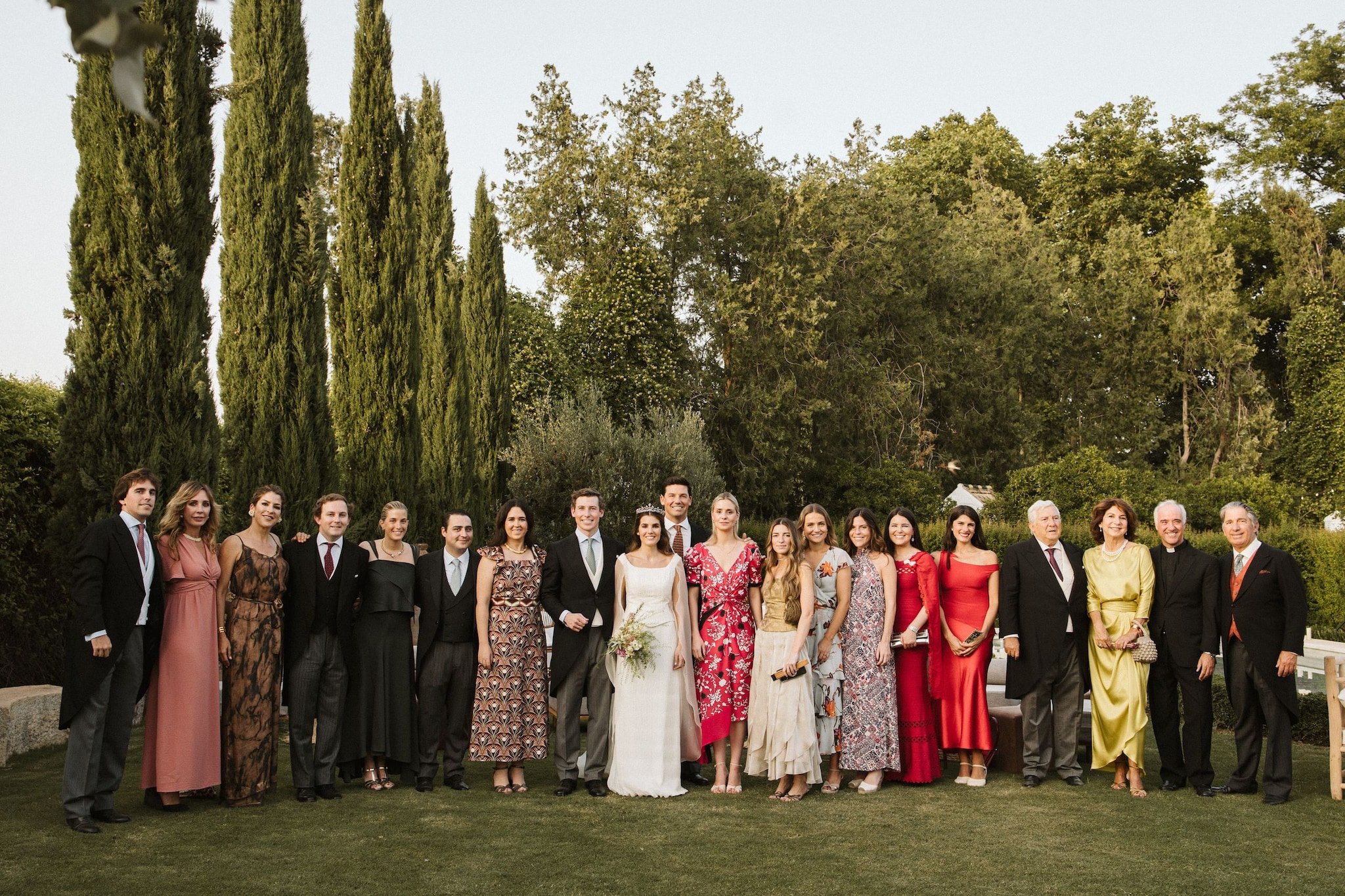 Con un grupo de invitados