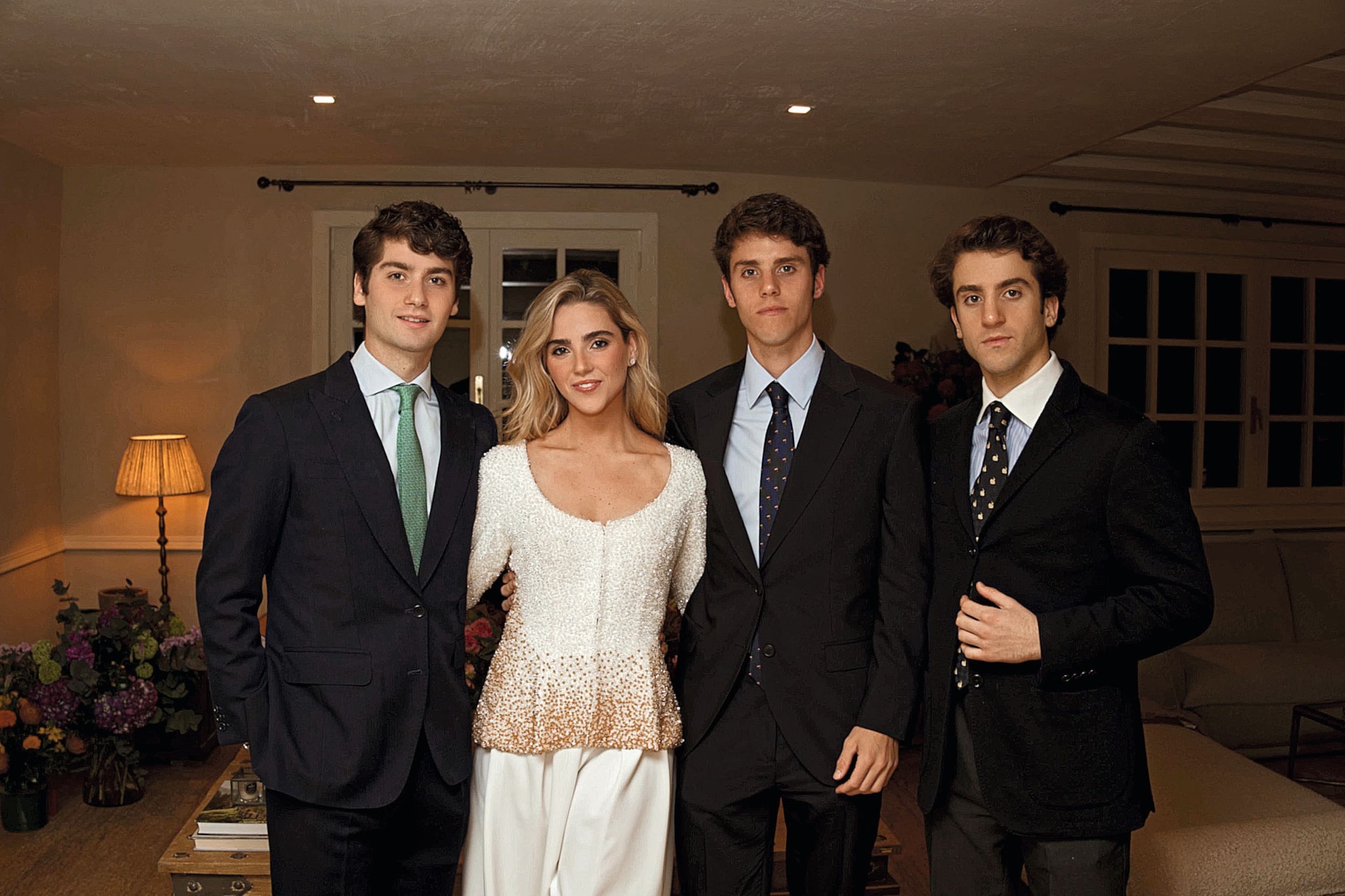 Paty Sánchez-Flores con sus hermanos