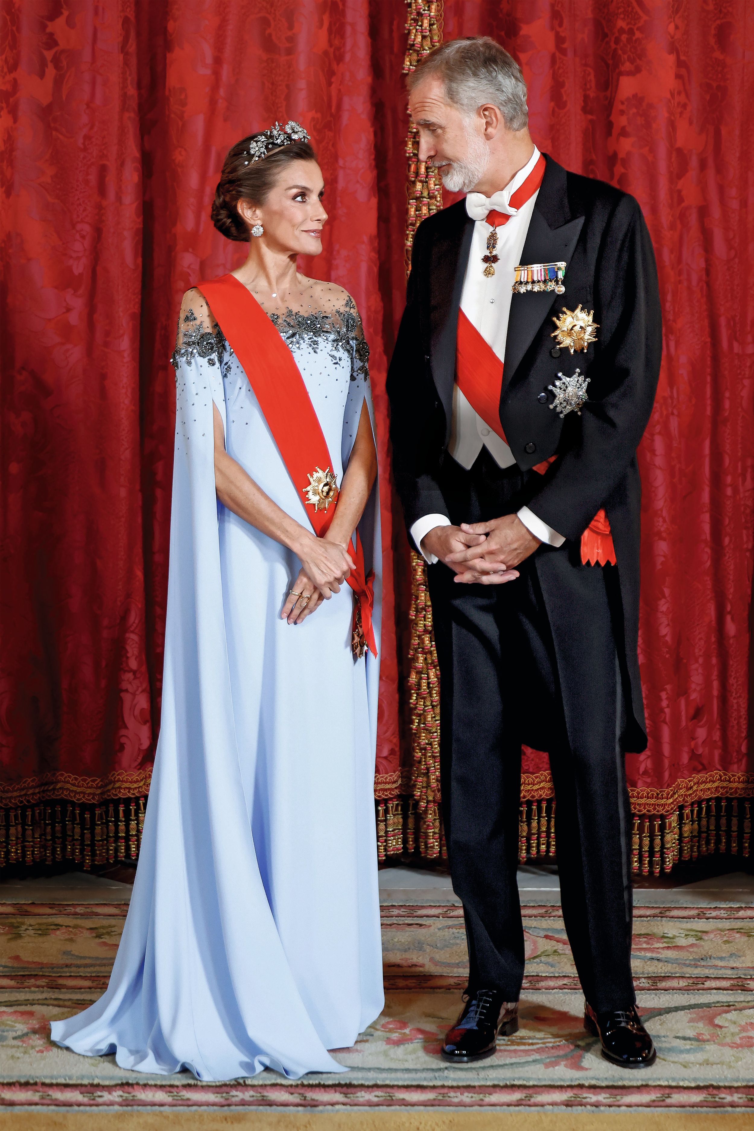 La reina: Destellos de diamantes y un vestido de fantasía que ha dado la vuelta al mundo