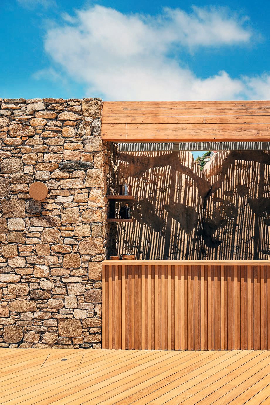 HOLA Aline Andreadis nos recibe en su impresionante villa de Mykonos