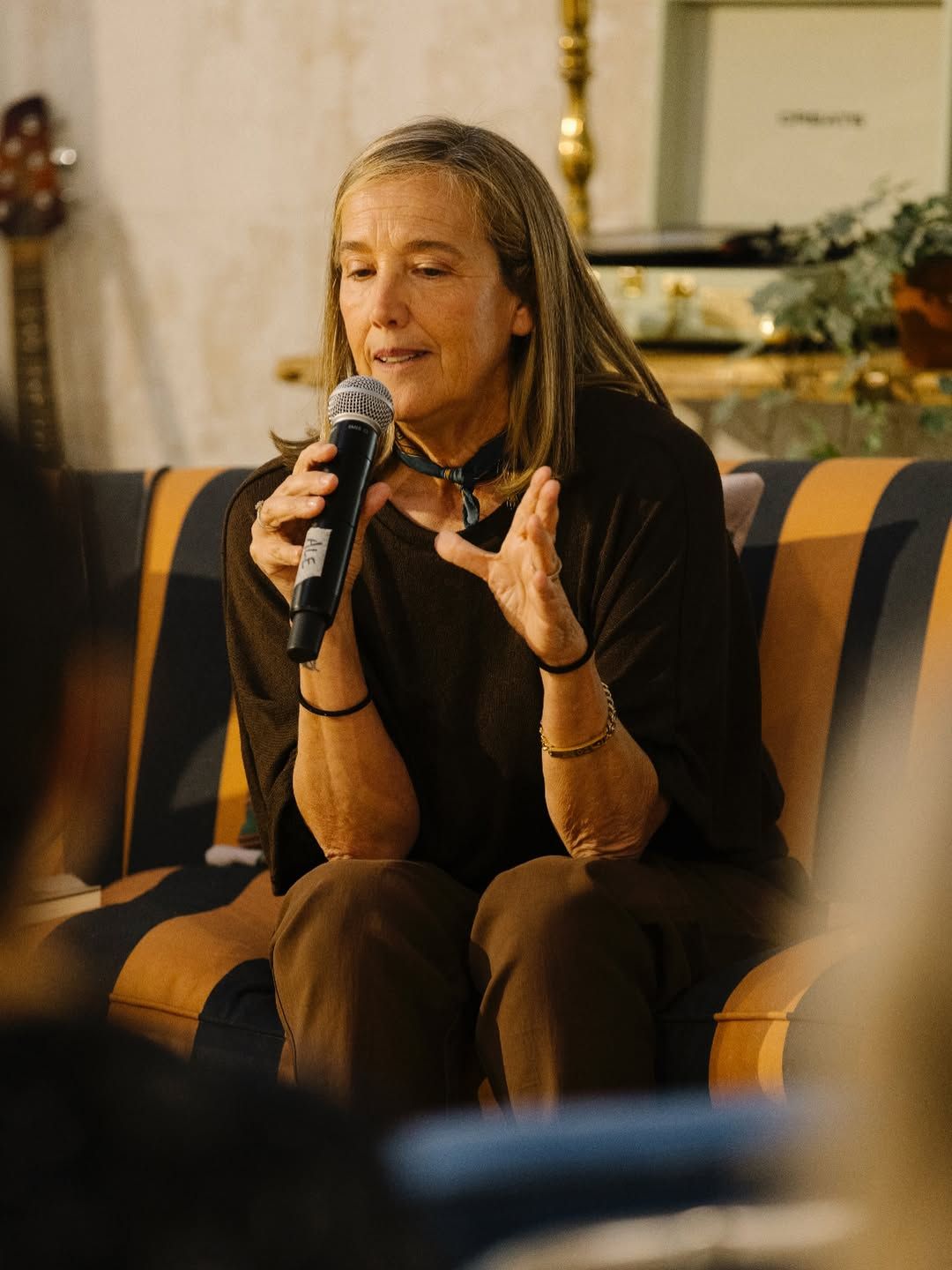 Amparo Aragón en la presentación de su libro en su espacio 'Rebobina'