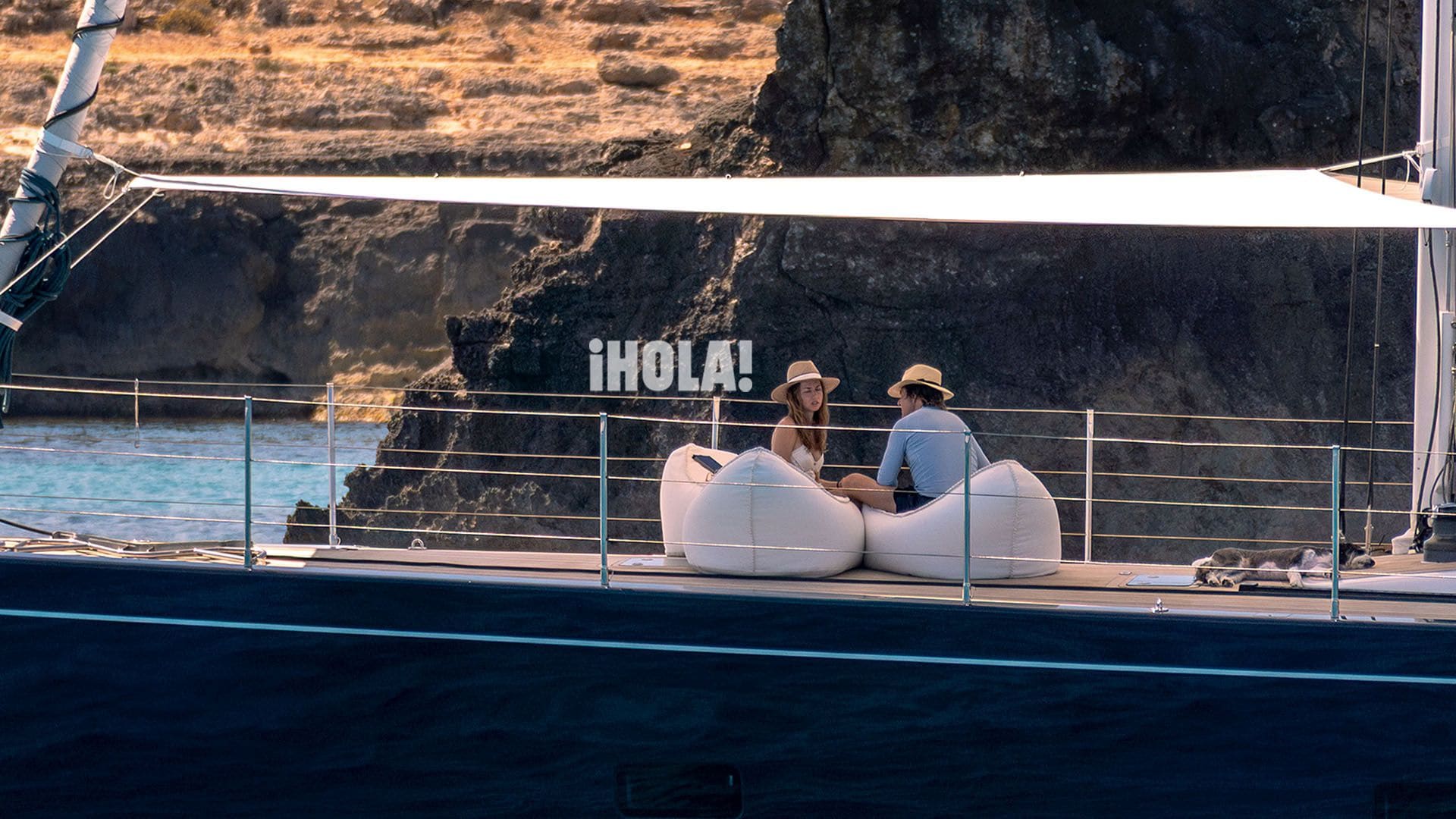 Ana de Armas y Tom Cruise navegando en Menorca