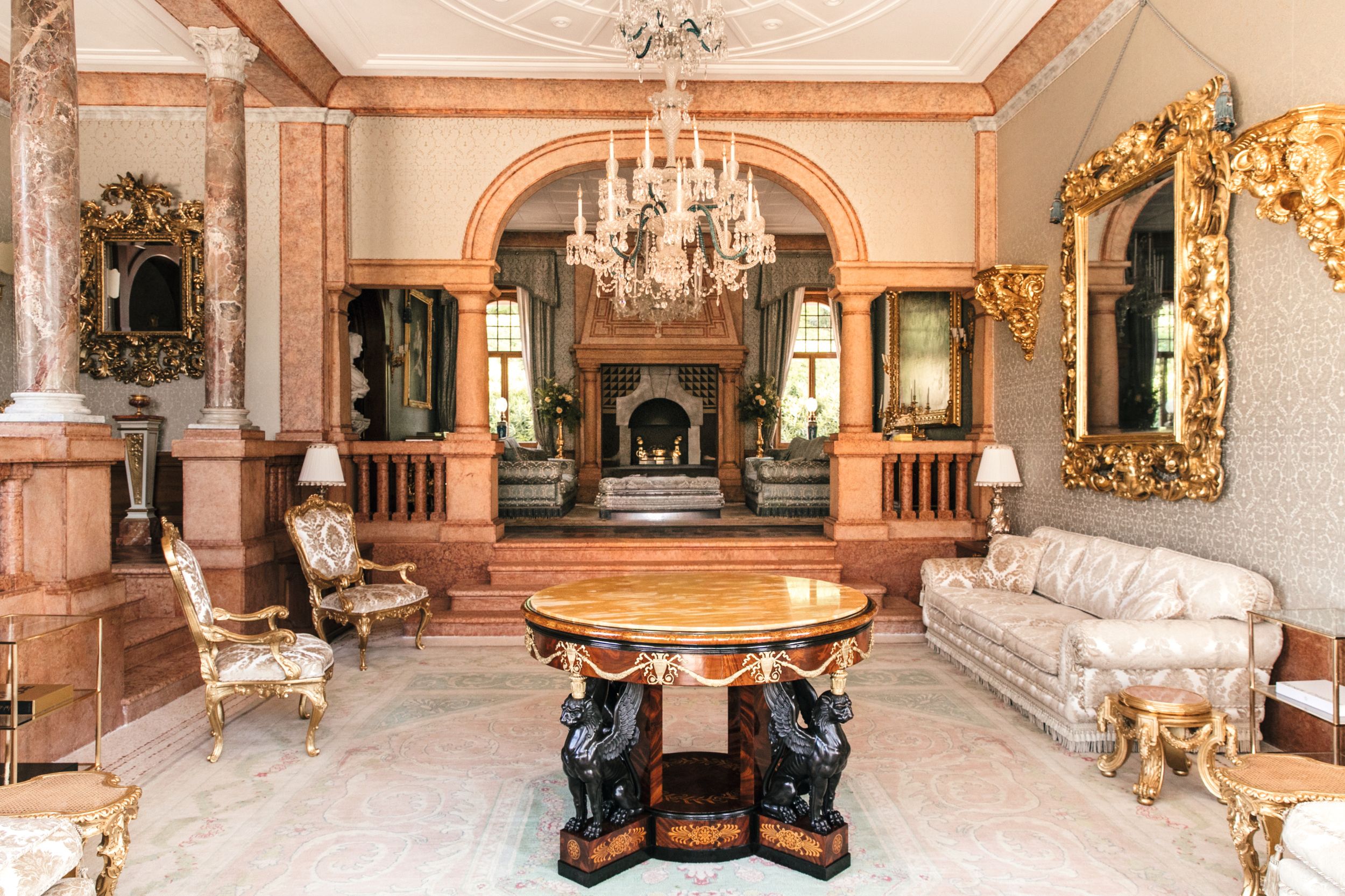El "spa" de la casa, con fuente de mármol