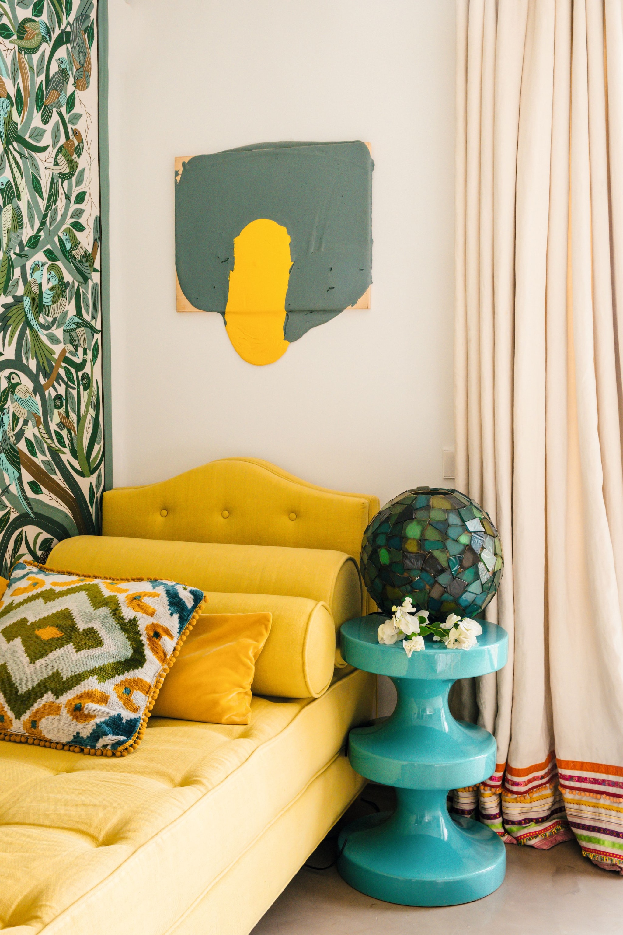 EMMA ROIG  NOS RECIBE EN SU REFUGIO DE IBIZA, UNA IMPRESIONANTE VILLA EN EL CORAZÓN DE LA ISLA