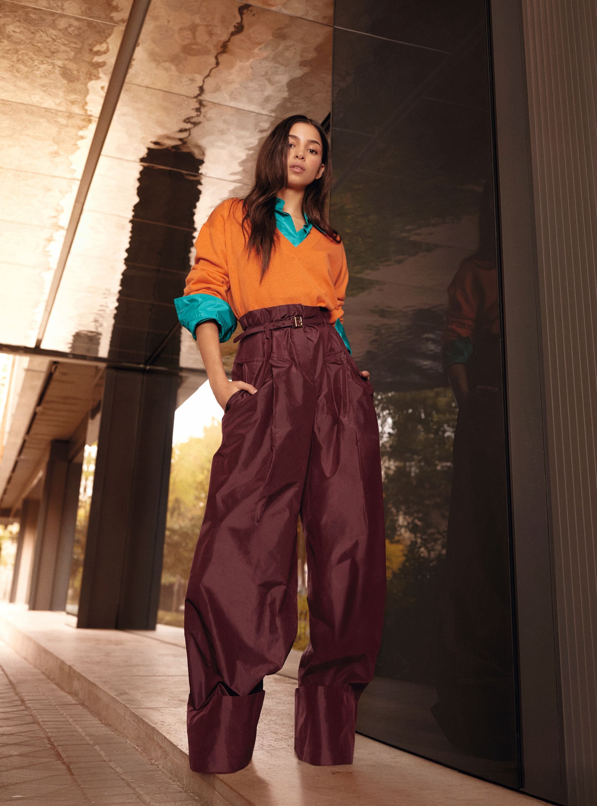  Najwa Khliwa, actriz de Olympo posa con "look" de aires masculinos, de Fendi. 