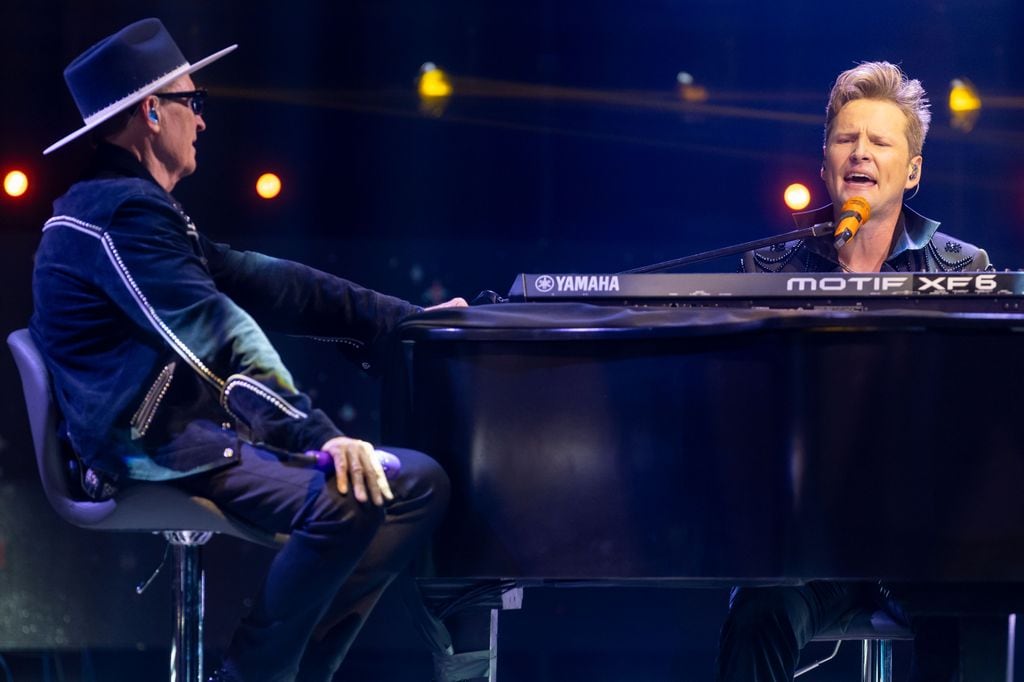 Tras leer la carta, Alexander entonó el tema de su papá 'Pequeño gran Chopin'.