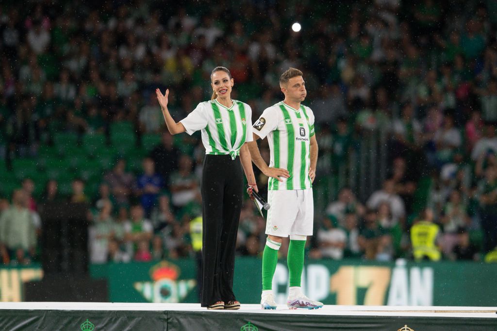 Eva González en el partido de despedida a Joaquín Sánchez