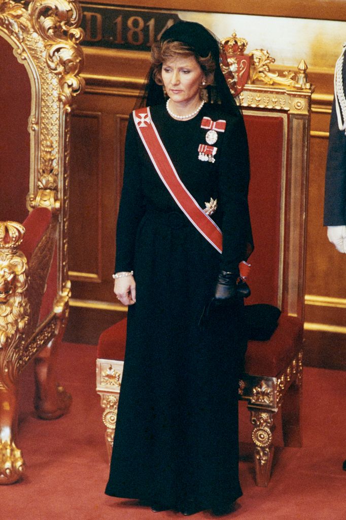 La reina Sonia de Noruega en el juramento de Harald V en 1991