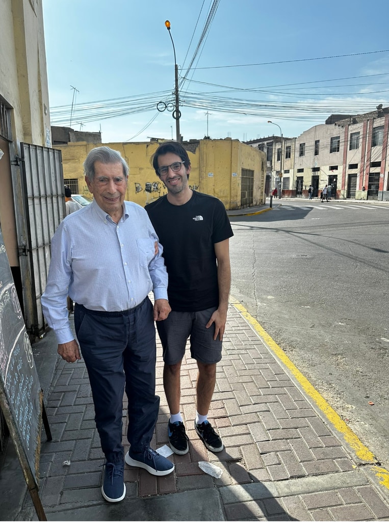 Con su nieto, Leandro, semanas antes a su muerte en 'Cinco esquinas'