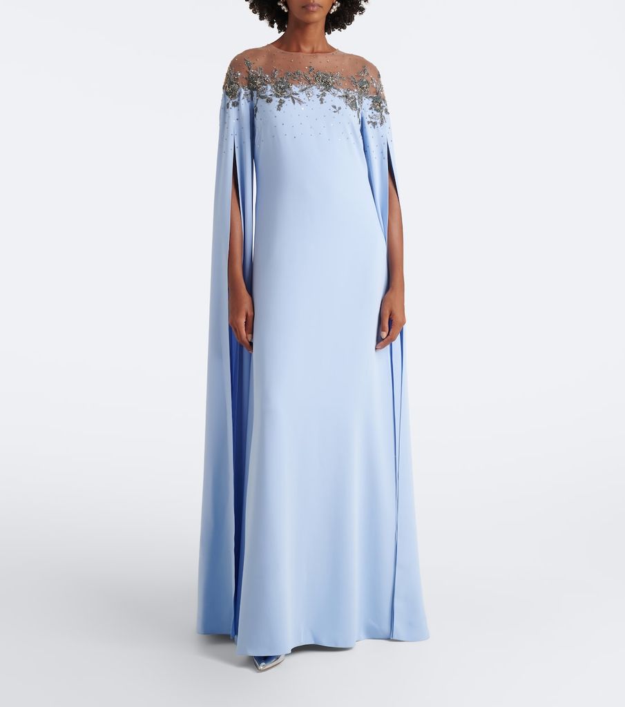 La reina Letizia estrena un vestido de gala 'Frozen' de Carolina Herrera en su banquete junto a los Macron