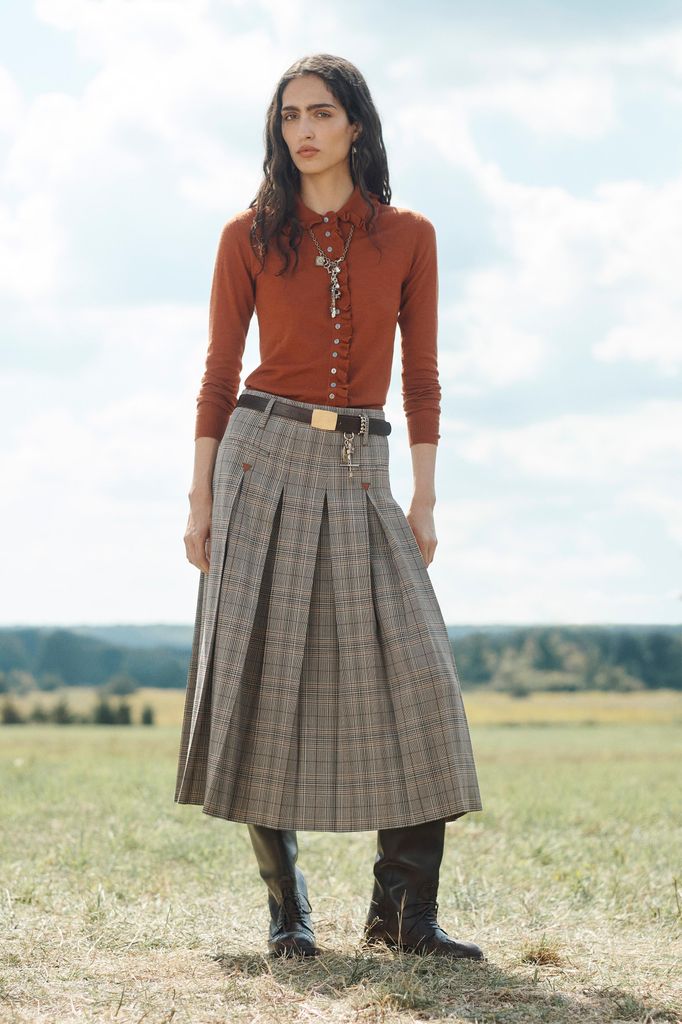 Falda midi Zara colección otoño 2025