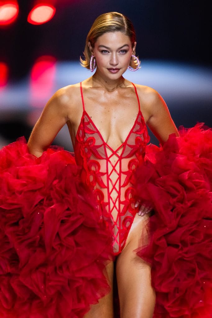 Gigi Hadid en el desfile de Victoria's Secret 2024