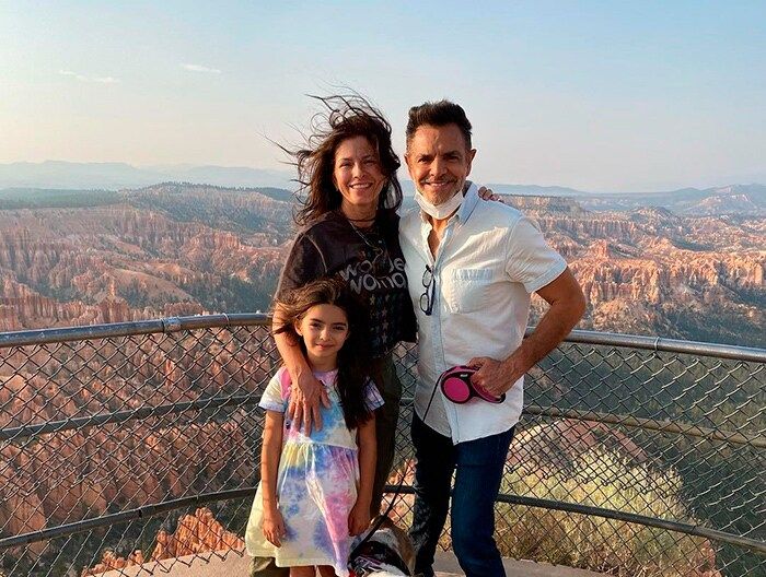 Eugenio y Aitana Derbez con Alessandra Rosaldo
