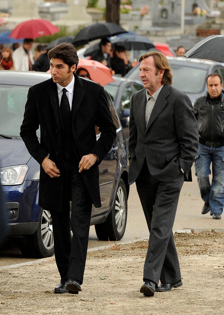 Cayetano Rivera y Curro Vazquez, quien ha perdido a su hermano en el terrible accidente de tren