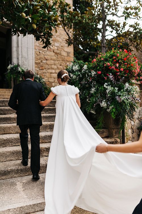 Look de novia con capa