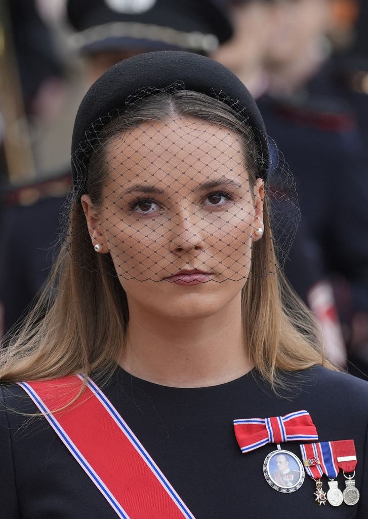 Ingrid Alexandra de Noruega con pendientes de perlas, símbolo de luto por la muerte de su abuelo, el rey Harald, 2026