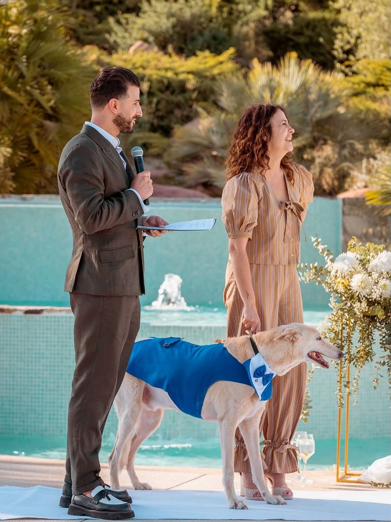 La boda contó con un invitado muy especial para los novios: su perro Kaos