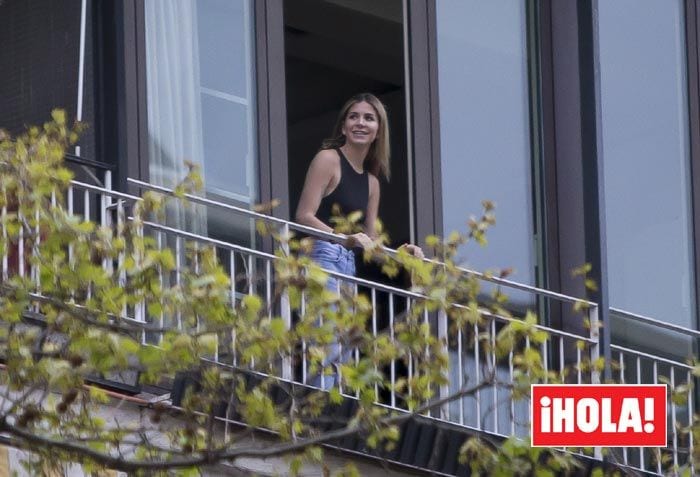 Mar Torres aplaudiendo a los sanitarios