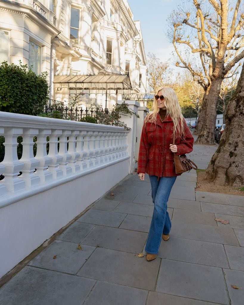Claudia Schiffer en Londres con look navideño.