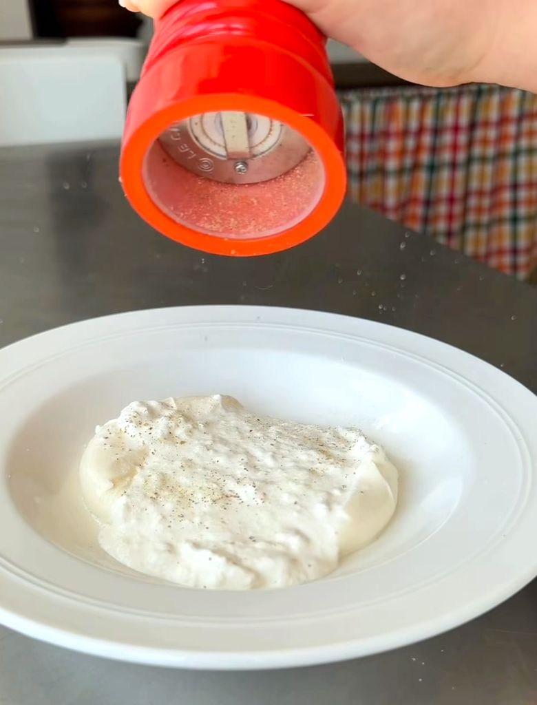 Salpimentar la burrata