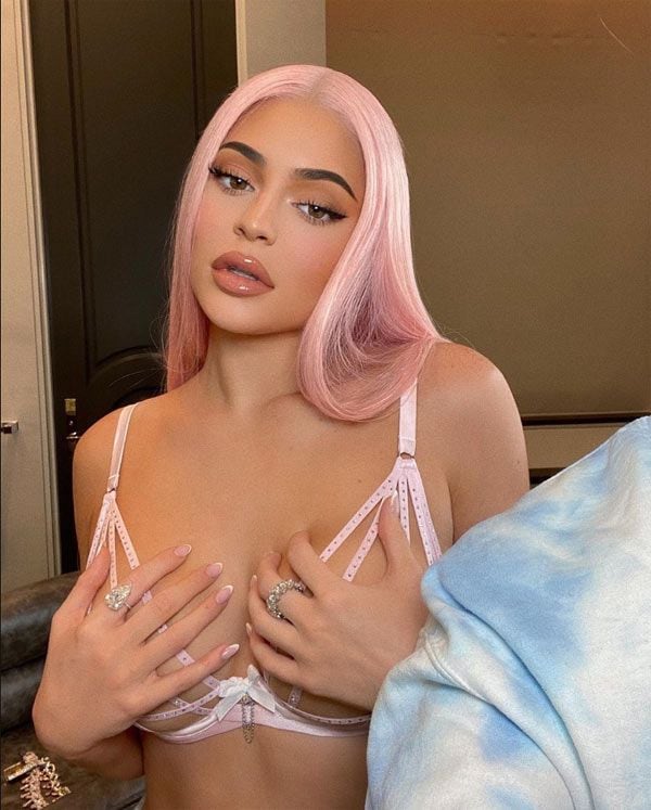 kylie-jenner-gloss