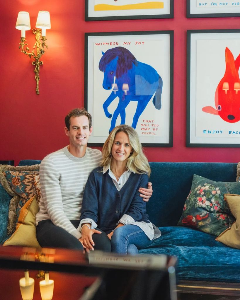 Andy y Kim Murray posan en su hotel de Escocia