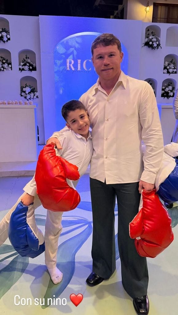 El Canelo junto a su ahijado Ricky Álvarez.