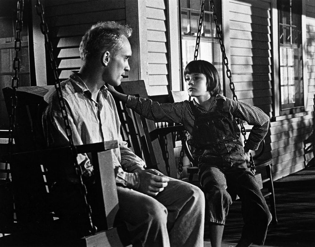 Robert Duvall derecha y Mary Badham en 'To Kill a Mockingbird' (Matar a un ruiseñor) de 1962.