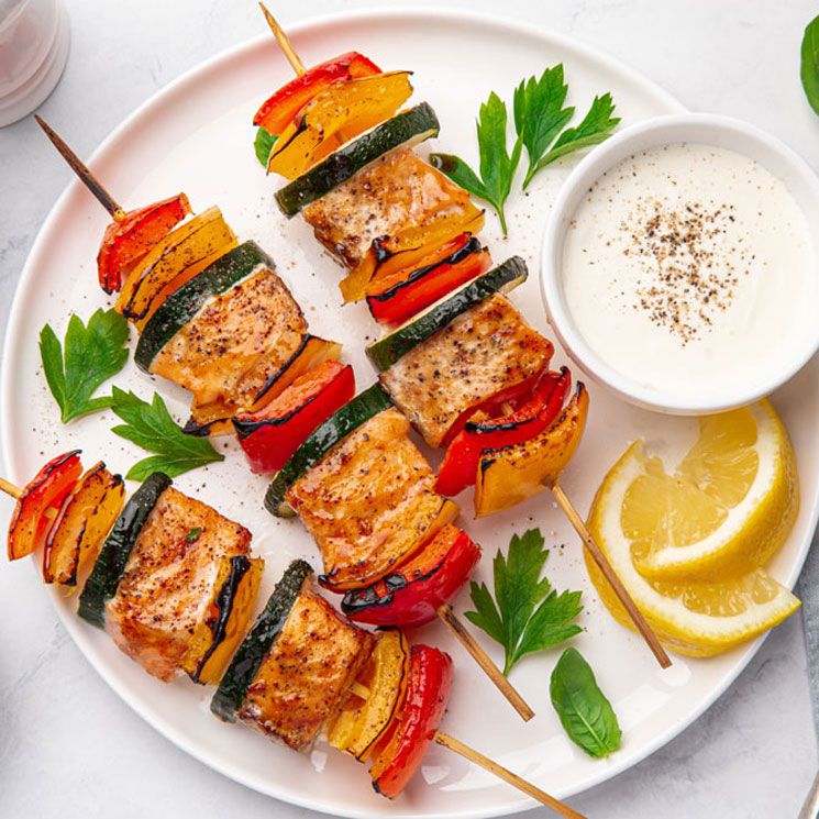 brochetas-salmon-verduras