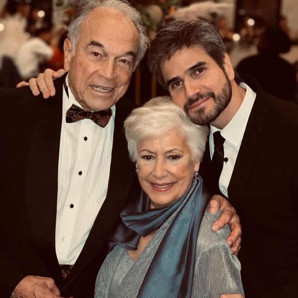 Daniel Arenas y sus padres