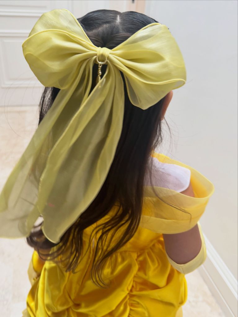 Lía, hija de Maite Perroni, lució adorable con un vestido de Bella.