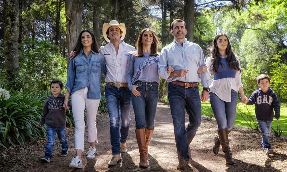 Biby Gaytán y su familia