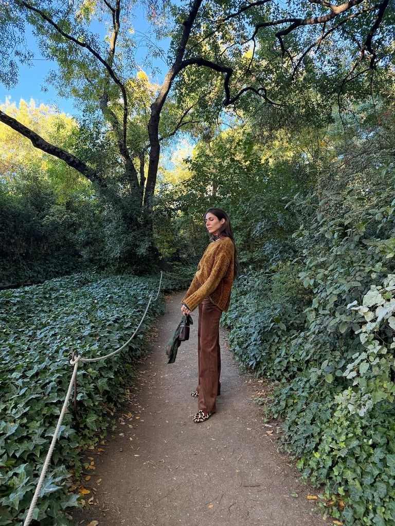 Un pañuelo, un jersey y dos looks