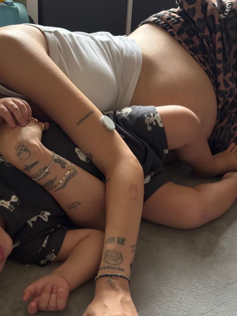 Imagen de Alejandra Rubio con su hijo Carlo, días antes de dar a luz a Tessa