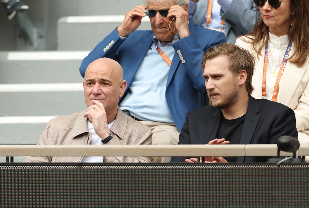 Andre Agassi y su hijo en el Torneo de Roland Garros el 5 de junio de 2026
