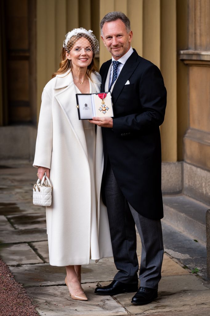 Geri Halliwell vistiendo de blanco, su color favorito. 